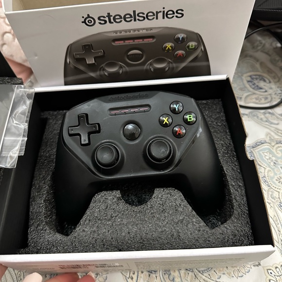 SteelSeries Nimbus Bluetooth Mobile Gaming Controller - Iphone, iPad, Apple TV40 - Picture 5 of 8